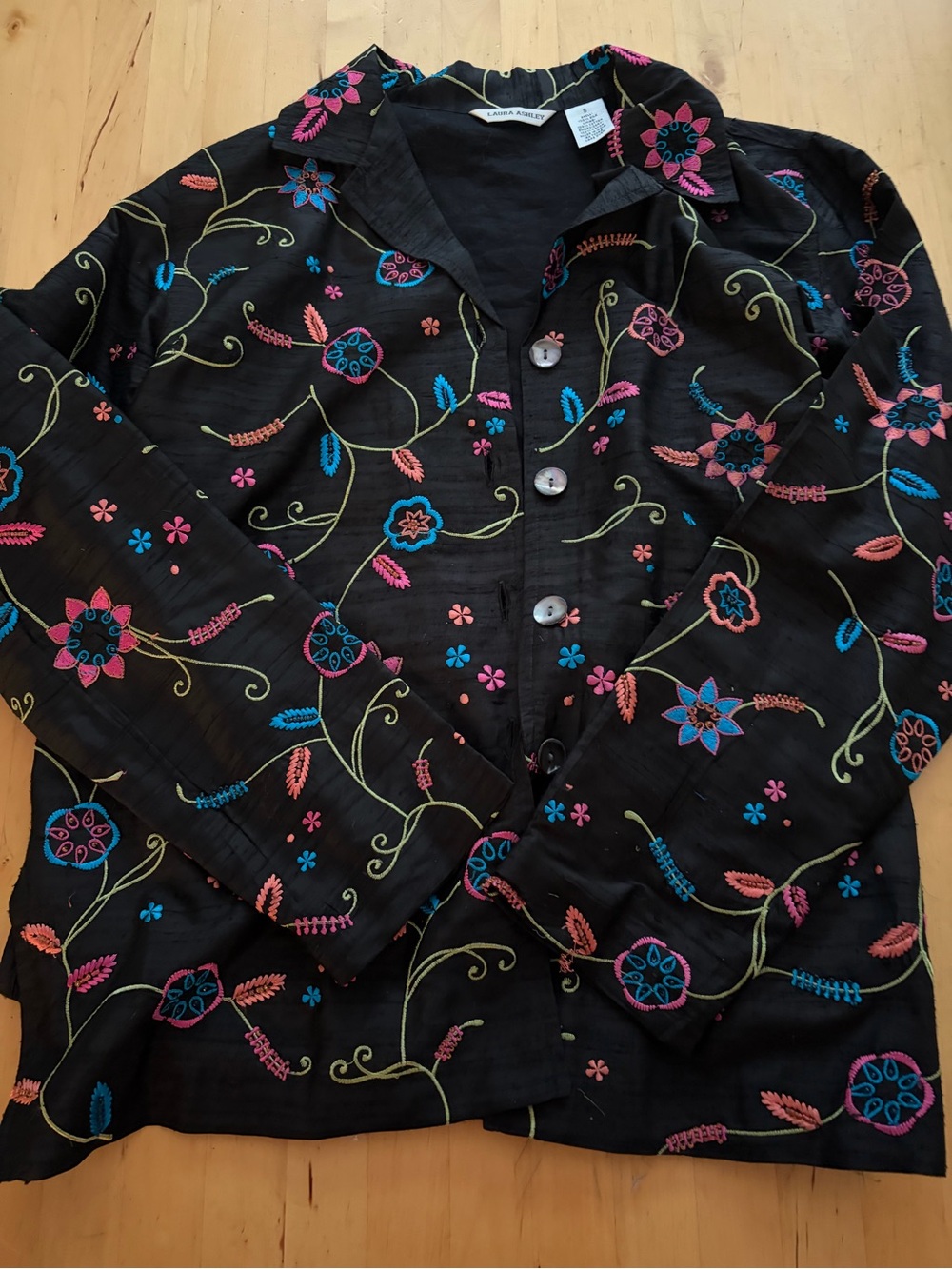 Black Embroidered Floral Button-Up Shirt - Women Silk/Cotton vtg Laura Ashley